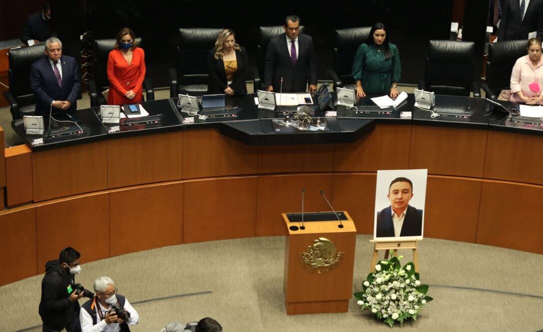 La Comisión Permanente del Congreso de la Unión guardó un minuto de silencio en memoria de Daniel Picazo González. Foto: Carlos Mejía