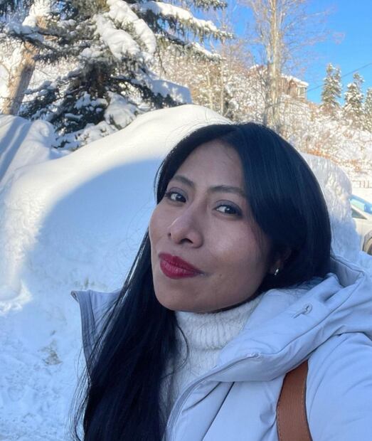 Yalitza Aparicio demuestra que tiene el look de invierno perfecto