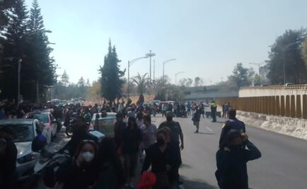 Por Becas Bienestar, padres y alumnos de prepa vuelven a bloquear la Calzada Chivatito 