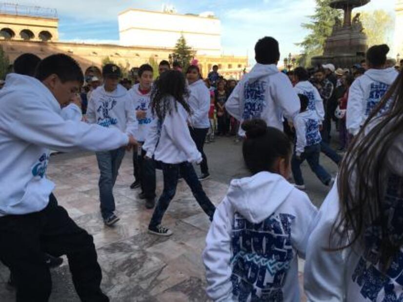 Policías bailan a ritmo de cumbia en Saltillo