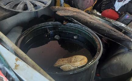 Hallan cuerpo de joven sumergido en tambo con aceite en taller de Ecatepec 