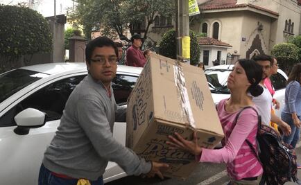 Con cadena humana, estudiantes organizan víveres en Centro Universitario