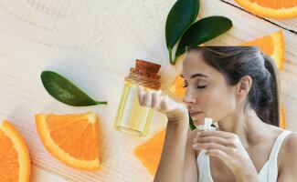 Cáscaras de naranja y mandarina; el truco casero para hacer tu propio perfume natural