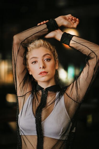 Errores que jamás cometen las expertas en moda al usar estas blusas