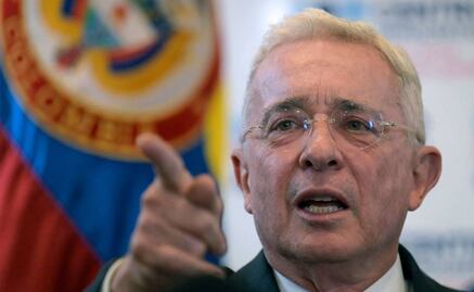 Álvaro Uribe rinde homenaje al precandidato asesinado Miguel Uribe Turbay; el expresidente reclama seguridad en Colombia