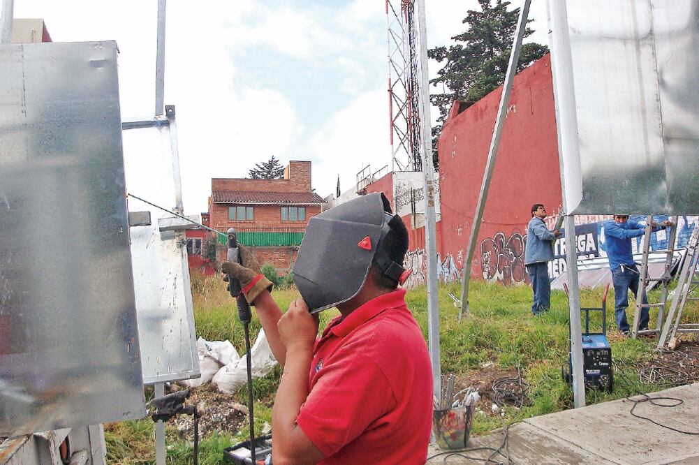 Imagen del terreno cuando era cercado. El predio se vendió con aval de la notaria pública 114 de la Ciudad de México, María Teresa Rodríguez, quien lo autorizó sin firmar ningún documento (CORTESÍA)