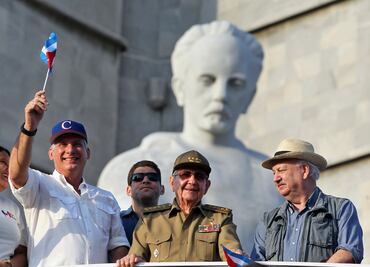 Día del Trabajo. Díaz-Canel y Castro presiden masivo desfile en La Habana
