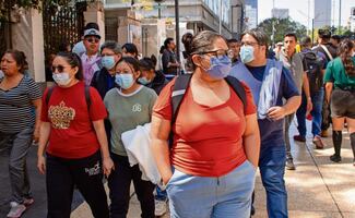 “Mi salud y la de mi familia no son juego”; capitalinos se vacunan contra el sarampión