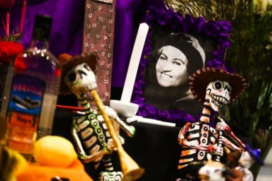Ofrenda honra a Violeta Parra, Gabriela Mistral y Frida Kahlo