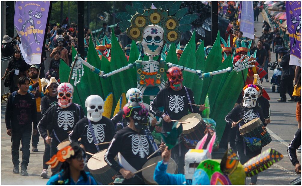 Ciudad de México. 02 de Noviembre de 2024. La jefa de gobierno de la Ciudad de México, Clara Brugada, encabeza y da inicio al Gran Desfile de Día de Muertos.
Foto: Luis Camacho / EL UNVIERSAL