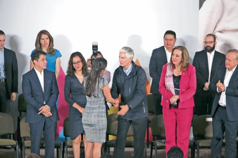 En el marco del Día Mundial contra la Trata de Personas, Patricia González compartió ante el gobernador del Estado de México, Alfredo del Mazo Maza, su experiencia como víctima de ese delito por nueve años. Foto: JORGE ALVARADO. EL UNIVERSAL