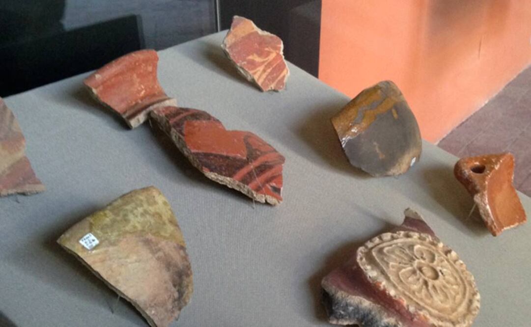 Fragmentos de cerámica, restos óseos animales, vestigios de drenaje, botellas de vidrio, fueron parte de lo encontrado en el lugar. FOTO: Cortesía INAH.