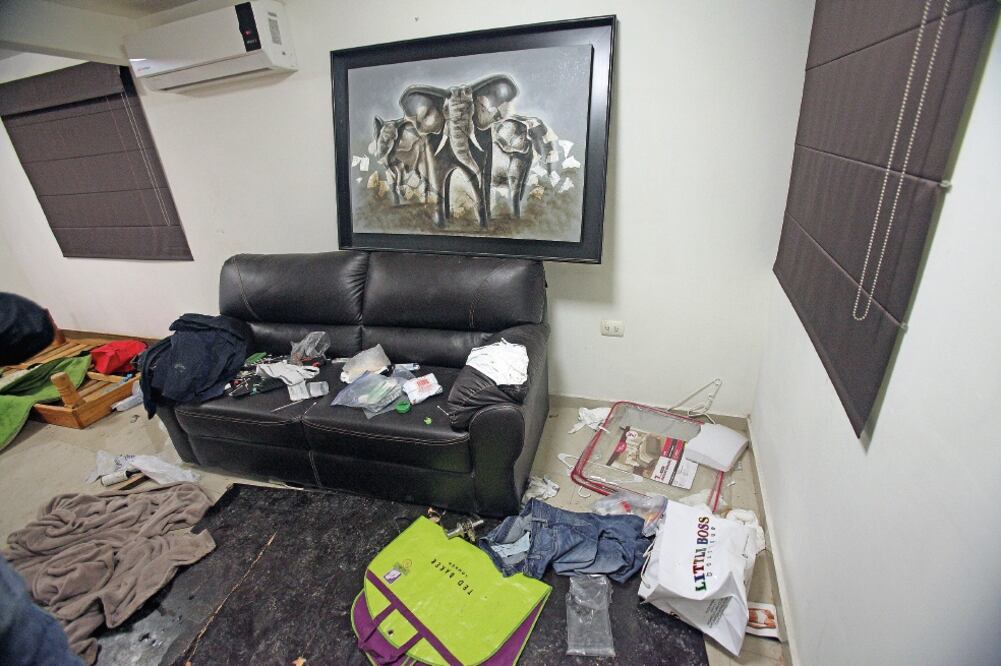 Diversos artículos personales de 'El Chapo' Guzmán quedaron dispersos al interior de la casa que utilizaba para esconderse de las autoridades (ADRIÁN HERNÁNDEZ. EL UNIVERSAL)