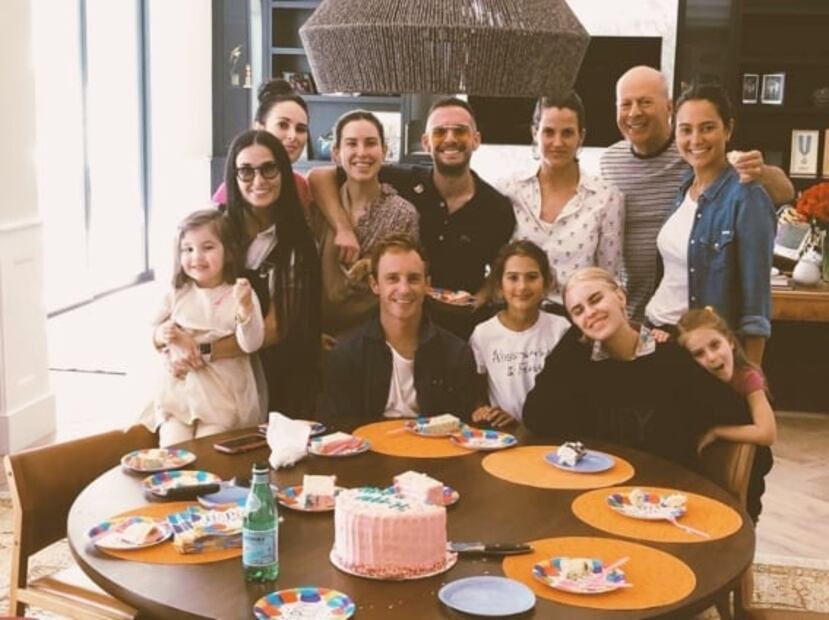 Esposa de Bruce Willis desmiente que Demi Moore esté viviendo con ellos para cuidar de él