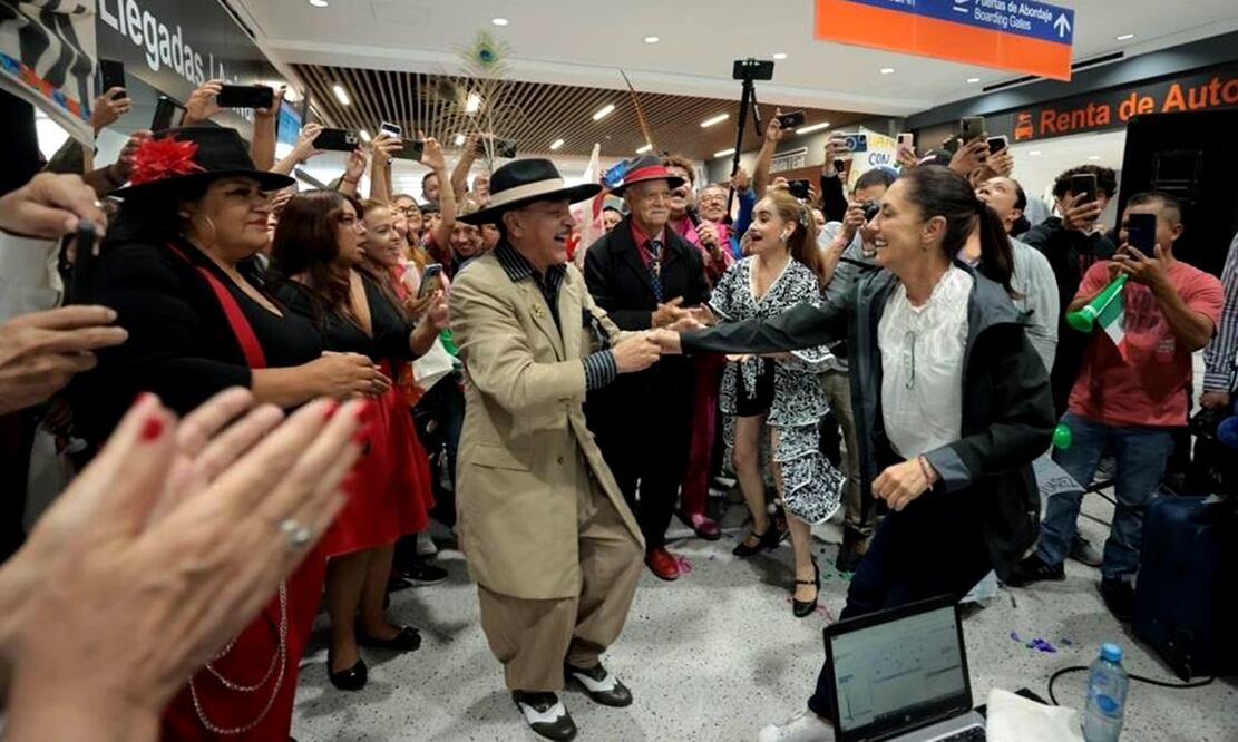 Claudia Sheinbaum llega a Ciudad Juárez, Chihuahua, en donde fue recibida con bailes pachucos y canciones de Juan Gabriel.