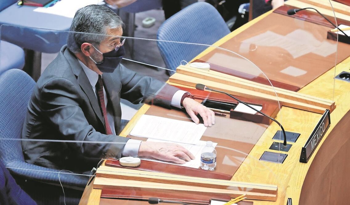 El embajador de México ante la ONU, Juan Ramón de la Fuente, abogó por la no intervención en Ucrania. Foto:JASON SZENES/ EFE