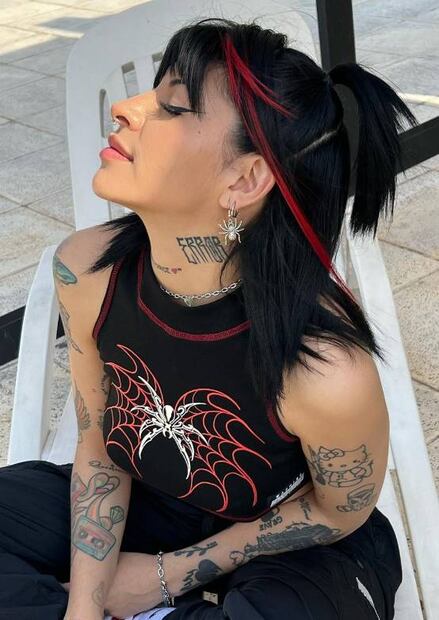 Nodal, perdidamente enamorado de Cazzu, le comenta sus fotos y Belinda se hace presente
