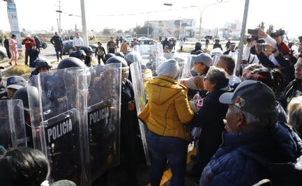 Granaderos retiran bloqueo en la carretera México-Laredo; manifestantes se oponen a construcción de albergue para migrantes