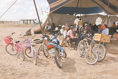 Resisten y exigen pago en Santa Lucía