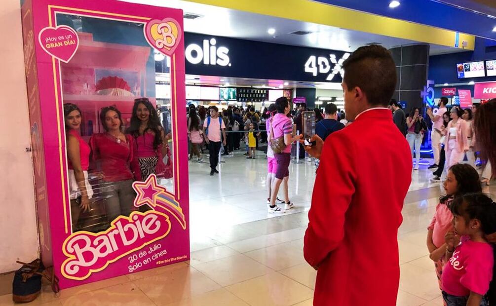 Look por el estreno de Barbie. / Foto: Diego Simón.