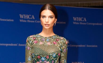 Emily Ratajkowski "enciende" Instagram con sexy lencería