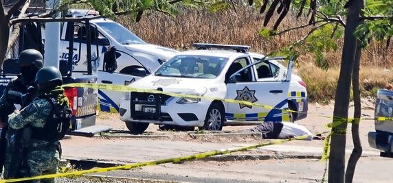 Asesinan a balazos a policía municipal de Moroleón