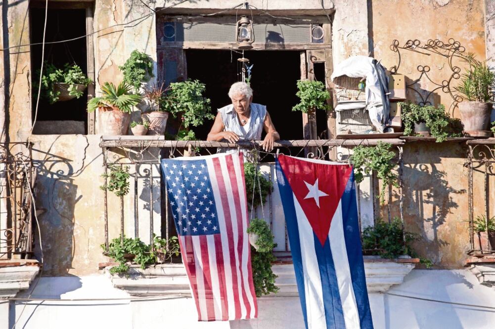 En 2014, los cubanos recibieron con gusto el acercamiento con Estados Unidos; ahora, no saben qué esperar del gobierno de Trump (AP)