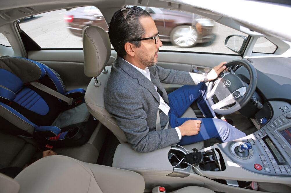 Este tipo de unidades están exentas del programa de verificación vehicular y circulan diario (ARCHIVO. EL UNIVERSAL)