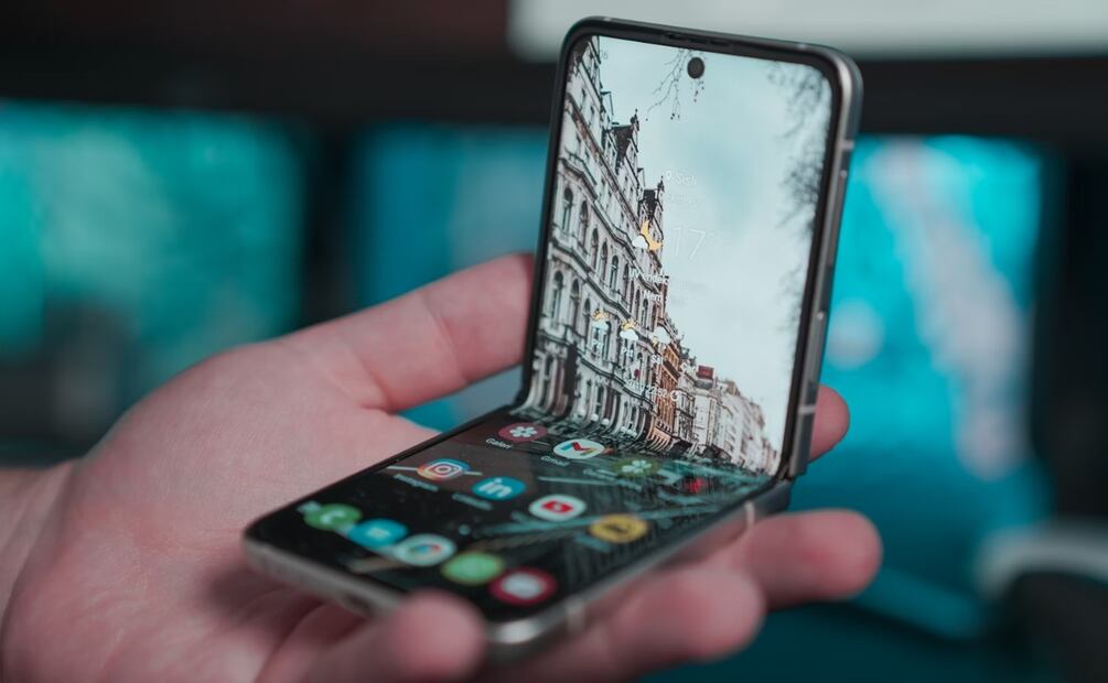 Cómo elegir un celular plegable. Imagen: Unsplash