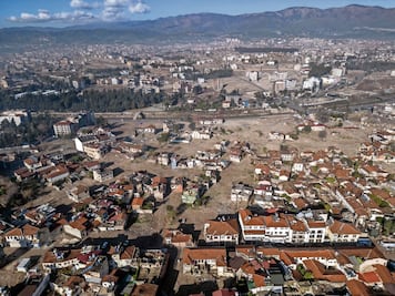 Devastación por calor extremo y terremotos