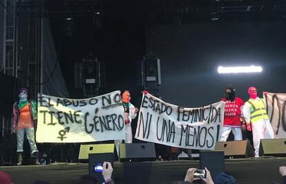 Pussy Riot clama justicia por Ayotzinapa en el Ceremonia 