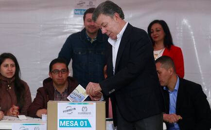 Santos evoca a Gandhi y clama por la no violencia en Colombia