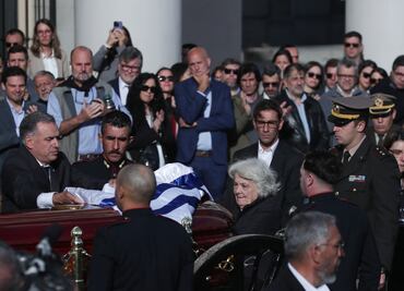 Uruguayos despiden a José Mujica, el “presidente más pobre del mundo”; el país está en duelo nacional