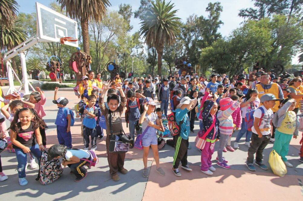 Casi 200 niños acudieron al arranque del Curso de Verano 2019 en la Ciudad Deportiva Magdalena Mixhuca, que encabezó el alcalde de Iztacalco, Armando Quintero, y diputados federales y locales. Foto/CARLOS MEJÍA. EL UNIVERSAL
