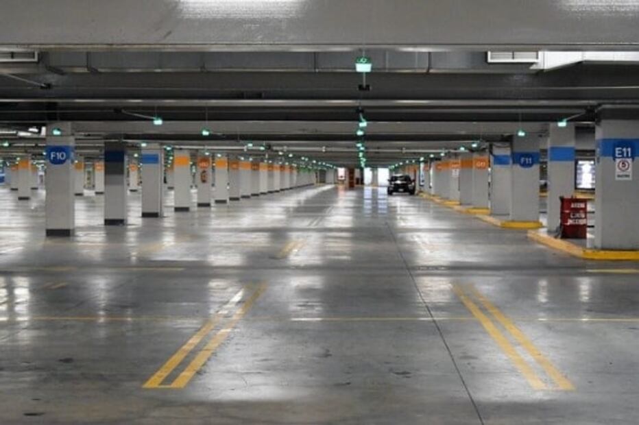 Denuncia que le robaron su auto; olvidó dónde lo estacionó