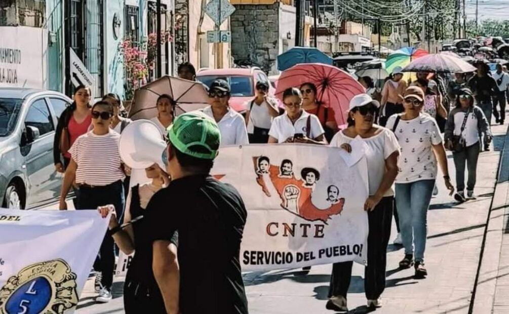 Maestros yucatecos se sumaron de nuevo al paro nacional convocado por la la Coordinadora Nacional de Trabajadores de la Educación (CNTE) contra la Ley del ISSSTE (19/03/2025). Foto: Especial