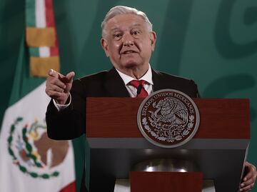 AMLO entrega estímulos a deportistas que participaron en Tokio 2020