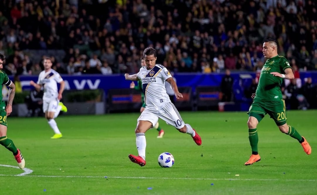 Twitter (@OficialGio)