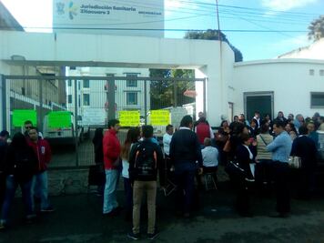 Trabajadores de salud realizan paro administrativo en hospitales de Michoacán