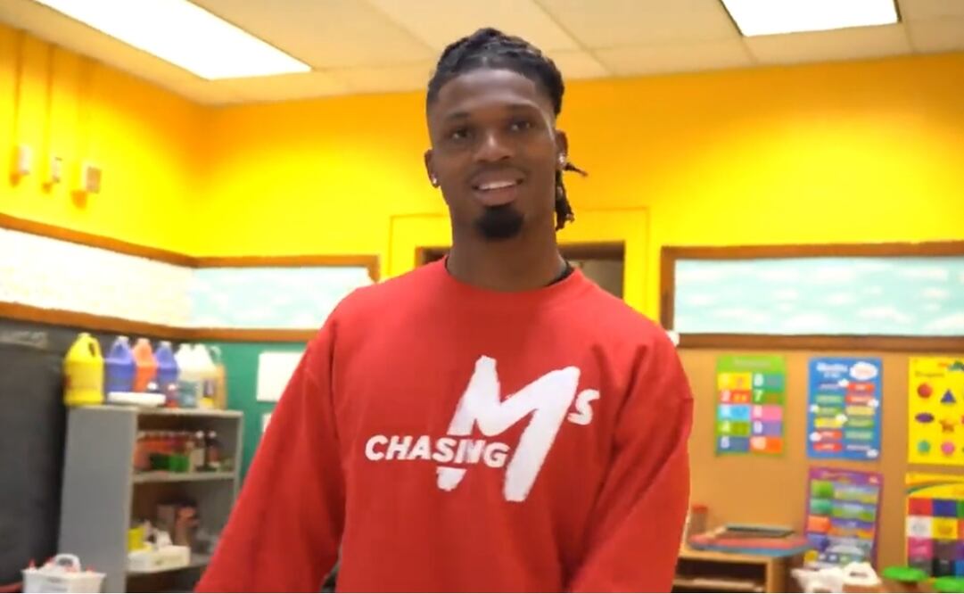 El safety de los Bills con la Fundación Chasing Ms / Foto: Especiales