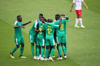 Senegal sorprende a Polonia