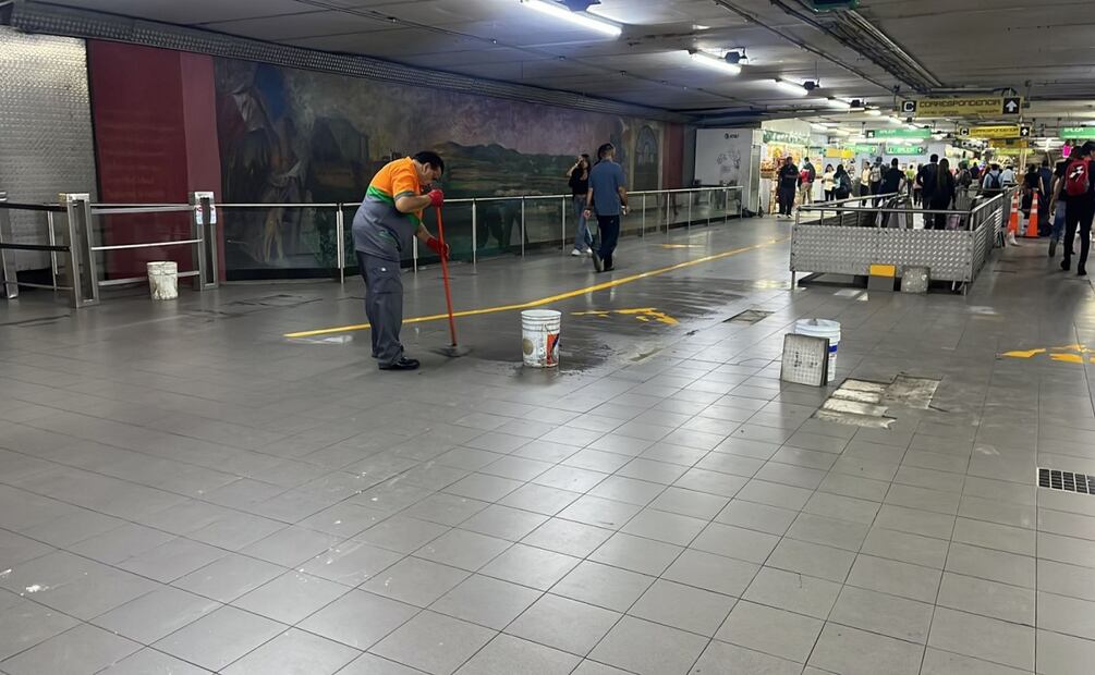 Realizan mejoras en estación Bellas Artes; Metro sustituye piso, luminarias y escaleras eléctricas. Foto: Laura Arana