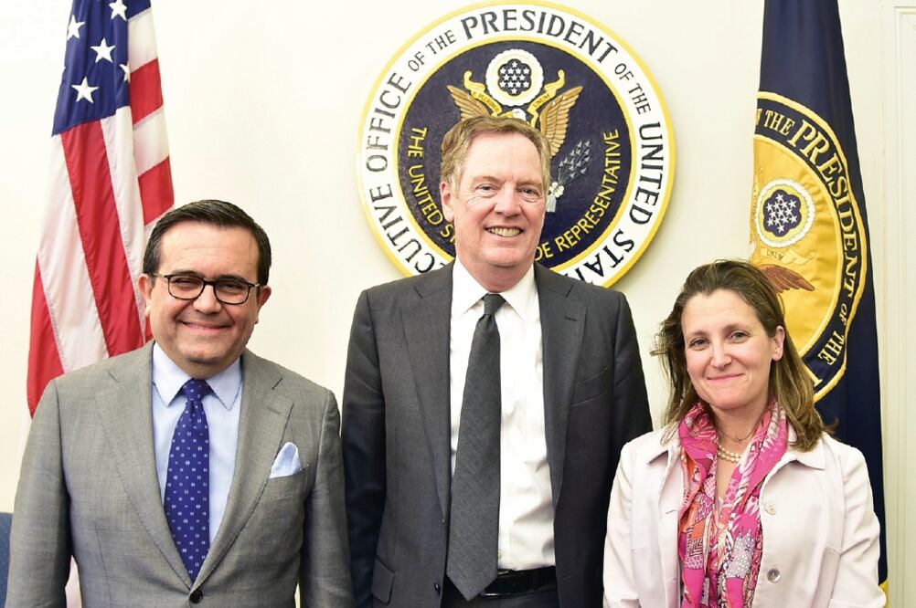 Ildefonso Guajardo, titular de Economía; Robert Lighthizer, representante de EU, y Chrystia Freeland, canciller de Canadá, ayer tras los trabajos. (TOMADA DE TWITTER)