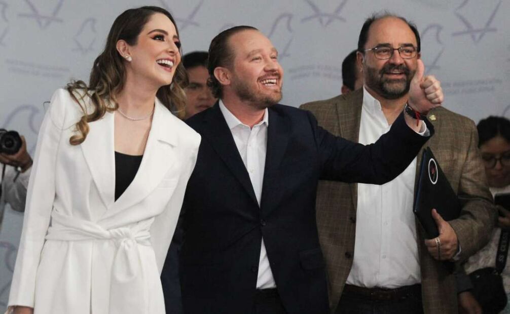 El candidato de la Alianza PRI, PAN y PRD Santiago Taboada y pareja Fernanda Peña arribaron a las instalaciones de MVS donde se llevará a cabo el segundo debate por la jefatura de Gobierno de la ciudad de México. Foto: Francisco Rodríguez