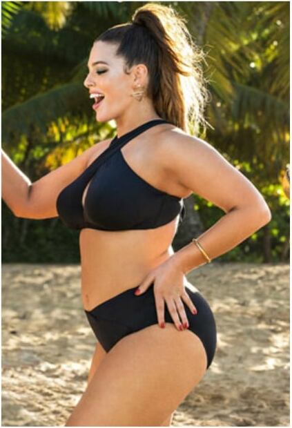 Ashley Graham lanza sensual línea de trajes de baño para chicas curvy