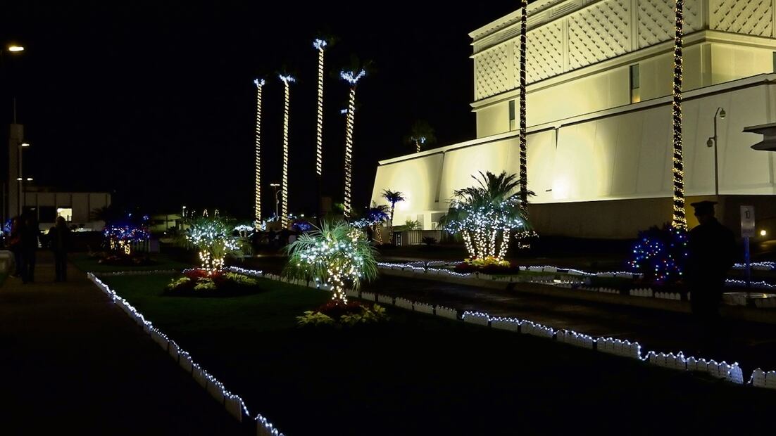 El Templo de la Ciudad de México ilumina los patios, corredores y palmeras con series de luces led. Foto: Atenea Campuzano/El Universal
