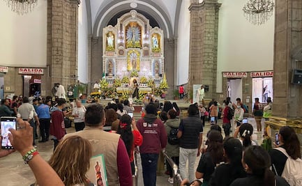 Cientos de personas hacen fila en el templo de San Hipólito para venerar la reliquia de San Judas Tadeo
