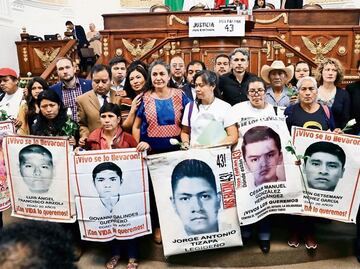 AMLO meets with the parents of the 43 Ayotzinapa students