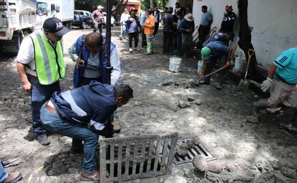 Siguen labores tras lluvias en Atlamaya en Álvaro Obregón; 80 trabajadores retiran lodo y apoyan a vecinos afectados