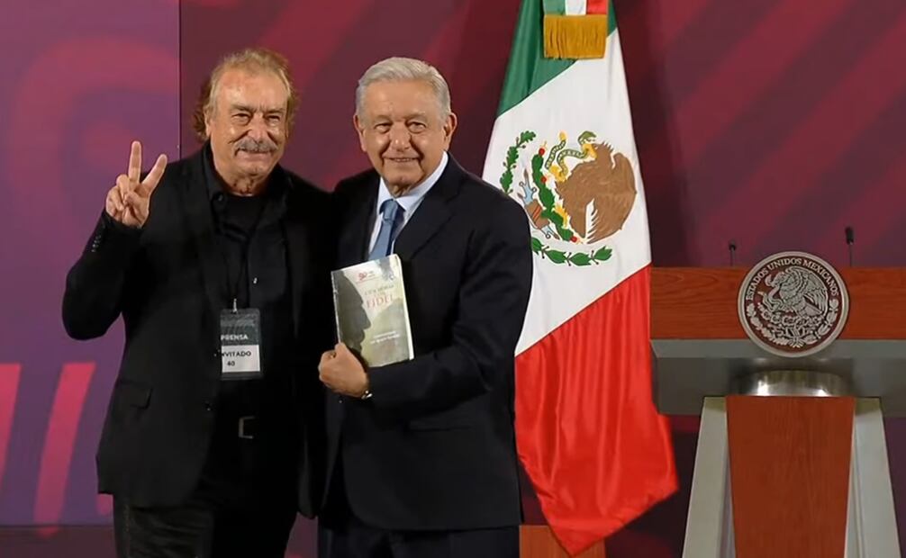 El periodista Ignacio Ramonet acude a la mañanera de AMLO. Foto: Captura